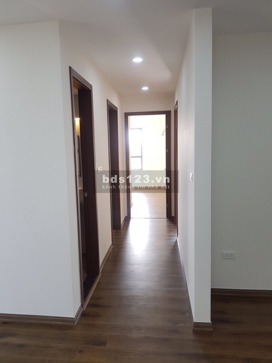 Xuất ngoại giao căn hộ góc 3PN, 97m2, ban công Nam, tầng trung. Giá: 1.950.000.000