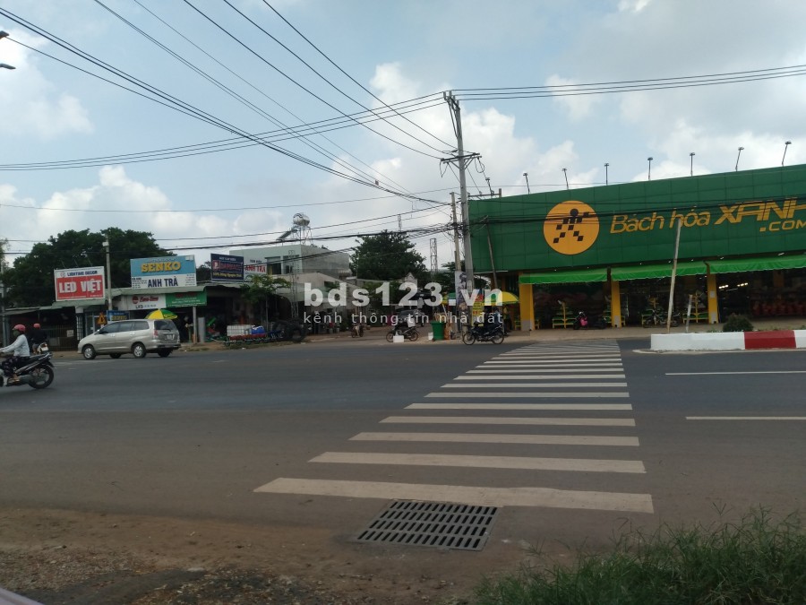 Cần bấn gấp Lô góc 2 măt tiền đường vào khu cn Bắc Đồng Phú, thích hợp xây nhà ở, quán ăn.