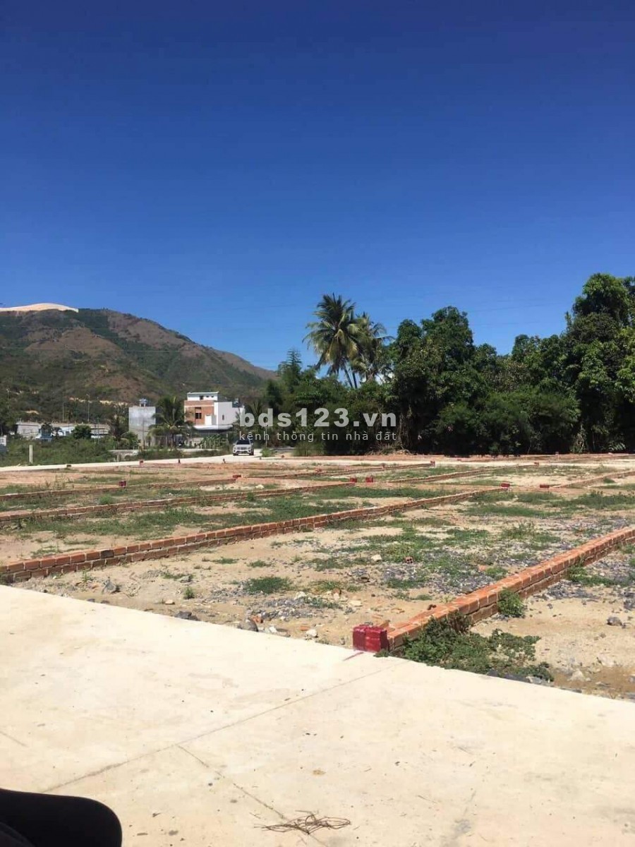Cần bán lô đất Vĩnh Hiệp Nha Trang giá tốt. Đường bêtông rộng 5m. Giá 900 triệu. Diện tích 82m2