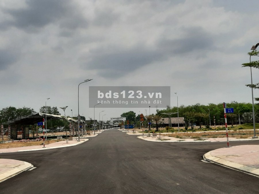 Cần bán lô M45, M50 khu đô thị Phương Toàn Phát Bến Cát. DT 65m2 /850 triệu