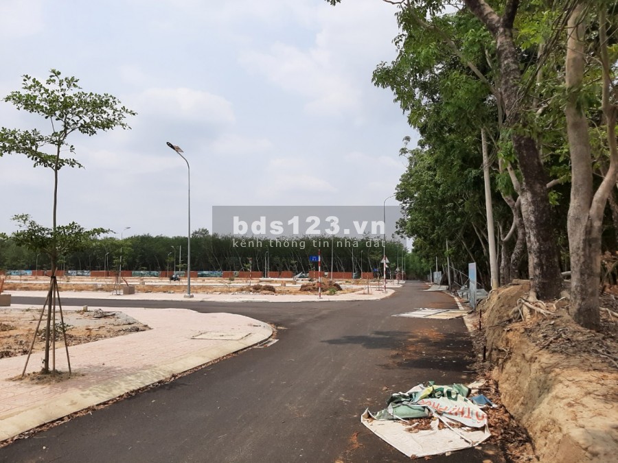 Cần bán lô M45, M50 khu đô thị Phương Toàn Phát Bến Cát. DT 65m2 /850 triệu