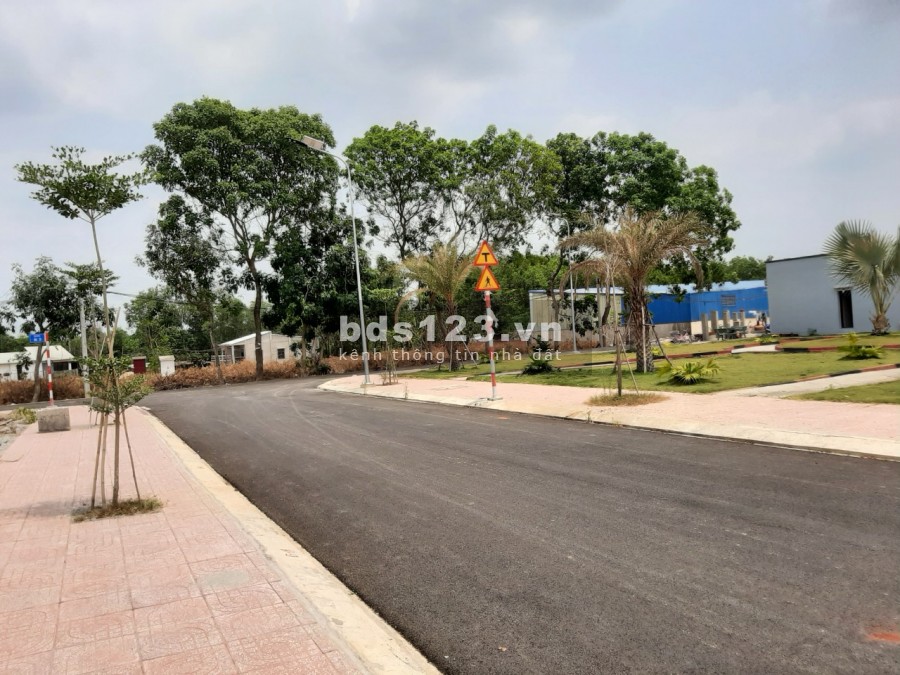 Cần bán lô M45, M50 khu đô thị Phương Toàn Phát Bến Cát. DT 65m2 /850 triệu
