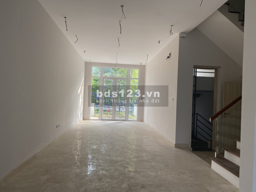 Bán biệt thự GIÁ TỐT K3 Ciputra, 140m2, 3 tầng, hướng Bắc, giá bán: 28 tỷ. LH: 0398195355