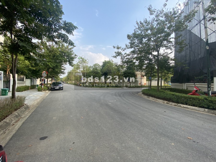 Bán biệt thự GIÁ TỐT K3 Ciputra, 140m2, 3 tầng, hướng Bắc, giá bán: 28 tỷ. LH: 0398195355