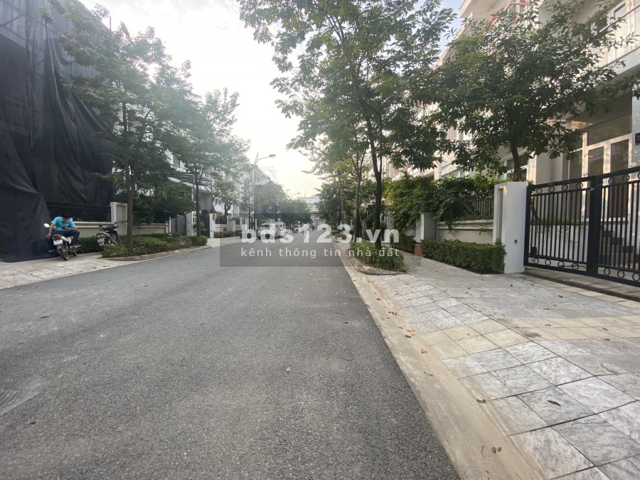 Bán biệt thự GIÁ TỐT K3 Ciputra, 140m2, 3 tầng, hướng Bắc, giá bán: 28 tỷ. LH: 0398195355