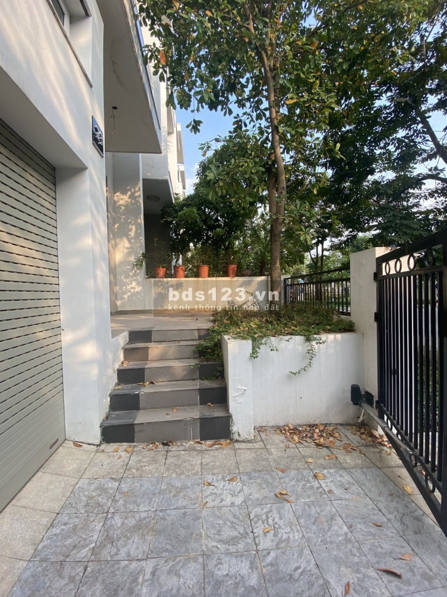 Bán biệt thự GIÁ TỐT K3 Ciputra, 140m2, 3 tầng, hướng Bắc, giá bán: 28 tỷ. LH: 0398195355