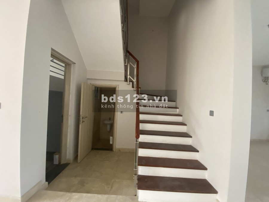Bán biệt thự GIÁ TỐT K3 Ciputra, 140m2, 3 tầng, hướng Bắc, giá bán: 28 tỷ. LH: 0398195355