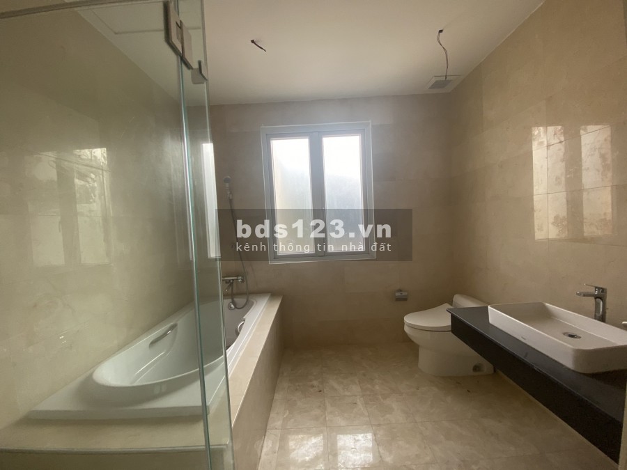 Bán biệt thự GIÁ TỐT K3 Ciputra, 140m2, 3 tầng, hướng Bắc, giá bán: 28 tỷ. LH: 0398195355