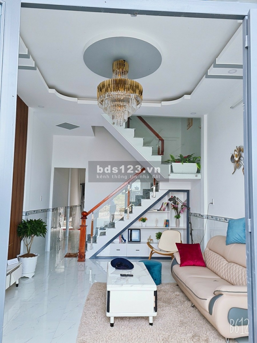 Bán Gấp Căn Nhà, Cam Kết Nhà Thật, Việc Thật, Sổ Hồng Riêng 1Tỷ3.