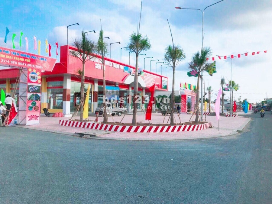 Cần bán nền đất đối diên trung tâm thương mại huyện Thạnh Phú