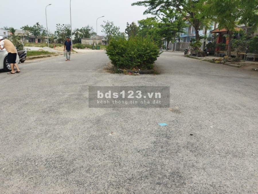 CĂN GÓC 2 MẶT TIỀN ĐƯỜNG HỒ QUÝ LY - CÁCH CHỢ BÃI DÂU CHỈ 100M. LH 085_86_87_880