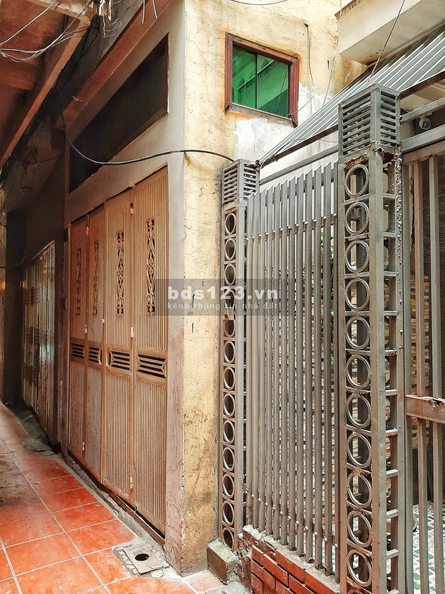 Nhà đẹp Đống Đa, 3 bước ra phố Thái Hà, nhà 2 mặt thoáng có sân để xe, giá chỉ hơn 2 tỷ