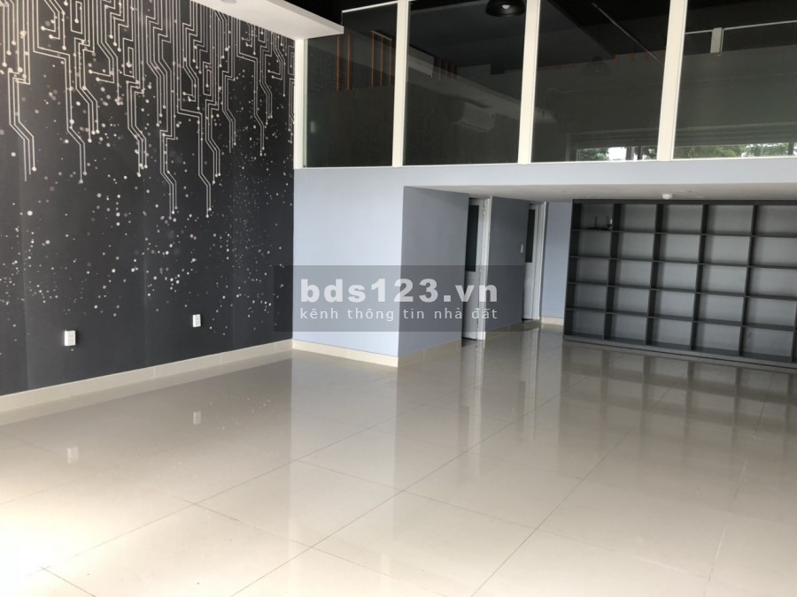 Cho thuê nguyên căn Shophouse khối đế Sarimi Sala trung tâm bông hoa Sala giá 80tr LH0909246874