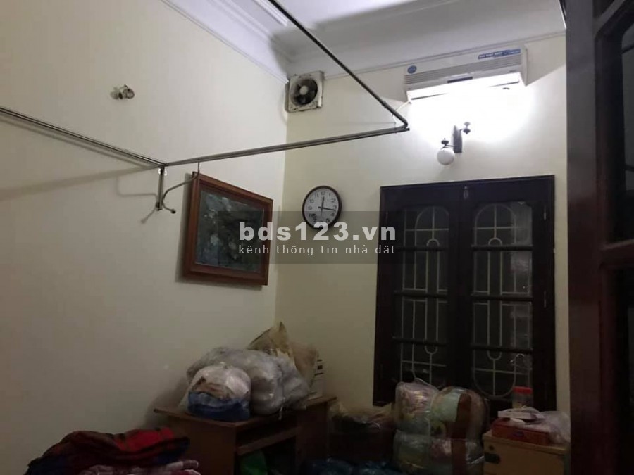 BÁN NHÀ MẶT PHỐ- RẤT GẦN PHỐ CẦU GIẤY-ĐẦY ĐỦ TIỆN ÍCH