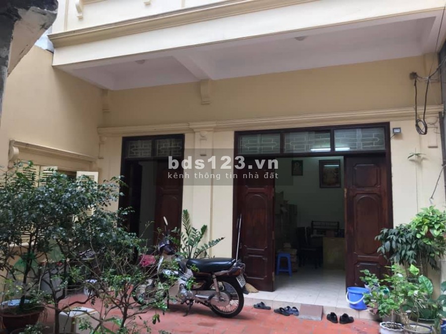 BÁN NHÀ MẶT PHỐ- RẤT GẦN PHỐ CẦU GIẤY-ĐẦY ĐỦ TIỆN ÍCH