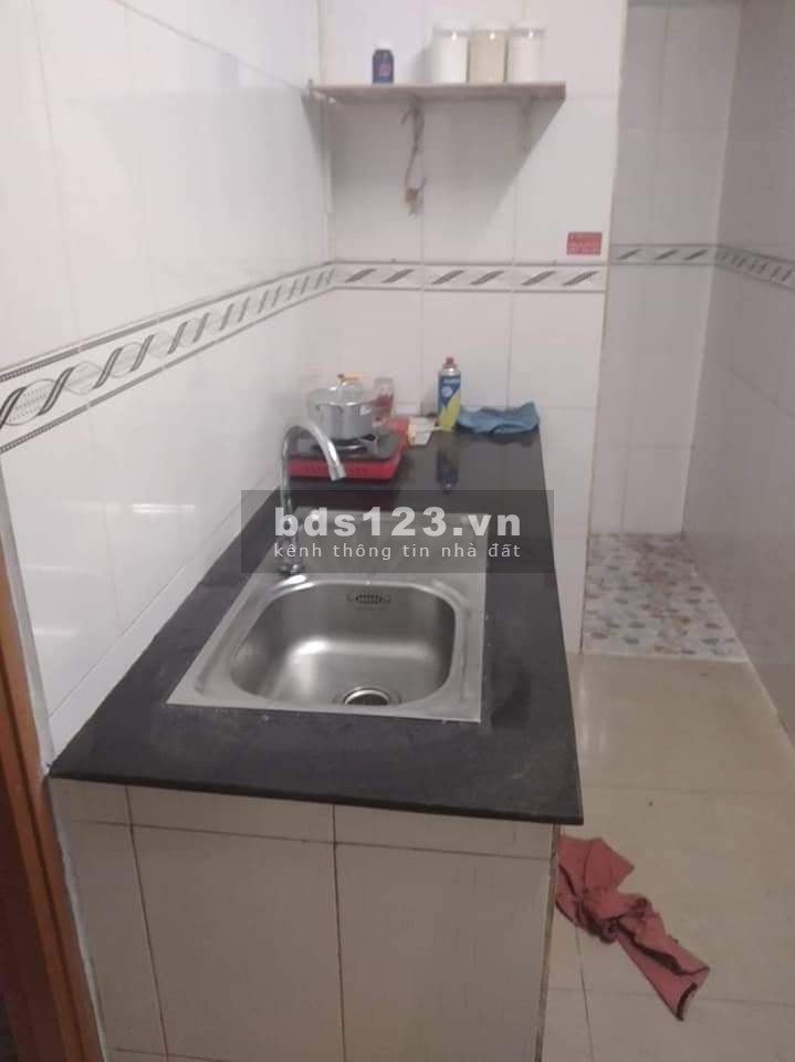 Nhà ở CMT8, Quận 3, 30m2, 2 lầu, 2PN, vào là ở ngay.