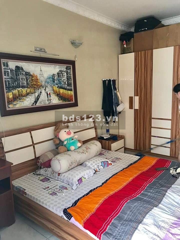 Bán gấp nhà hẻm nguyễn thái sơn có sân chơi cho trẻ em