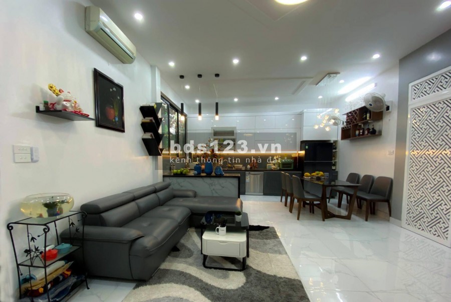 BÁN NHÀ ĐẸP TRUNG TÂM CẦU GIẤY FULL NỘI THẤT SANG TRỌNG GIÁ CHỈ 4.85 TỶ