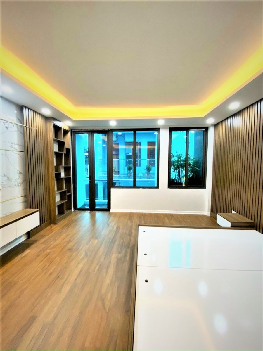 Bán nhà 36m2 x 6 tầng phố Tạ Quang Bửu, phân lô, oto, vỉa hè, kinh doanh, 7 tỷ 7