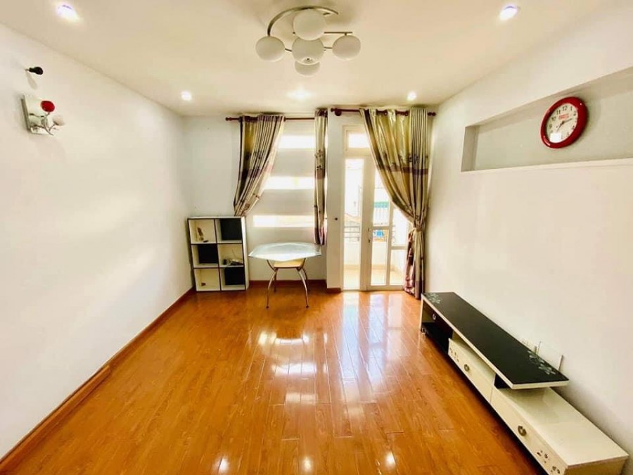 Bán nhà mặt tiền Tân Bình, 80m2, hẻm 8m, giá chỉ 13.2 tỷ.