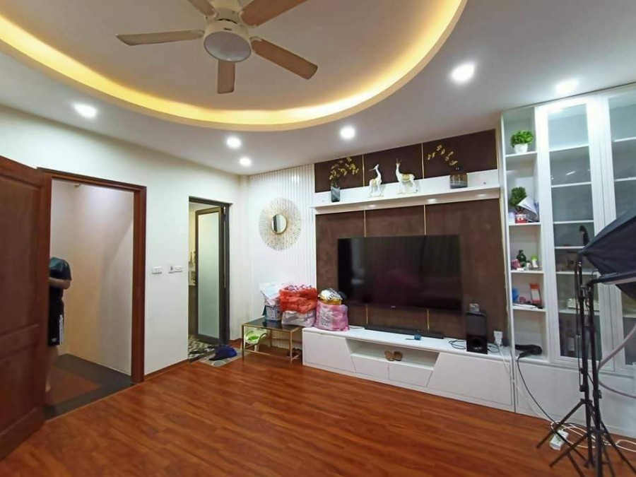 Bán Nhà 5 tầng siêu đẹp, Đê La Thành, 30m ra mặt Phố, DT 40m2, MT 5m. Gía 4.780 Tỷ