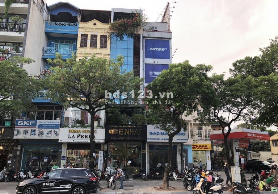 Nhà mặt phố Trần Khát Chân 200m2, MT 11m. Đầu tư, Kinh doanh, Vị trí đẹp, RẺ