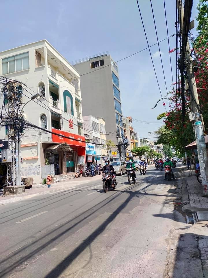 Bán gấp nhà mặt tiền Trần Huy Liệu, Phú Nhuận, chỉ 160tr/m2, không có căn thứ hai, 393m2.