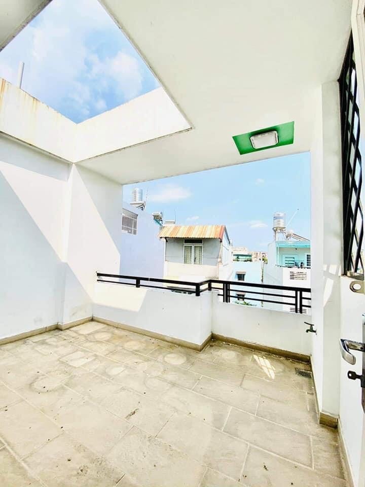 Bán nhà mặt tiền Tân Bình, 80m2, hẻm 8m, giá chỉ 13.2 tỷ.