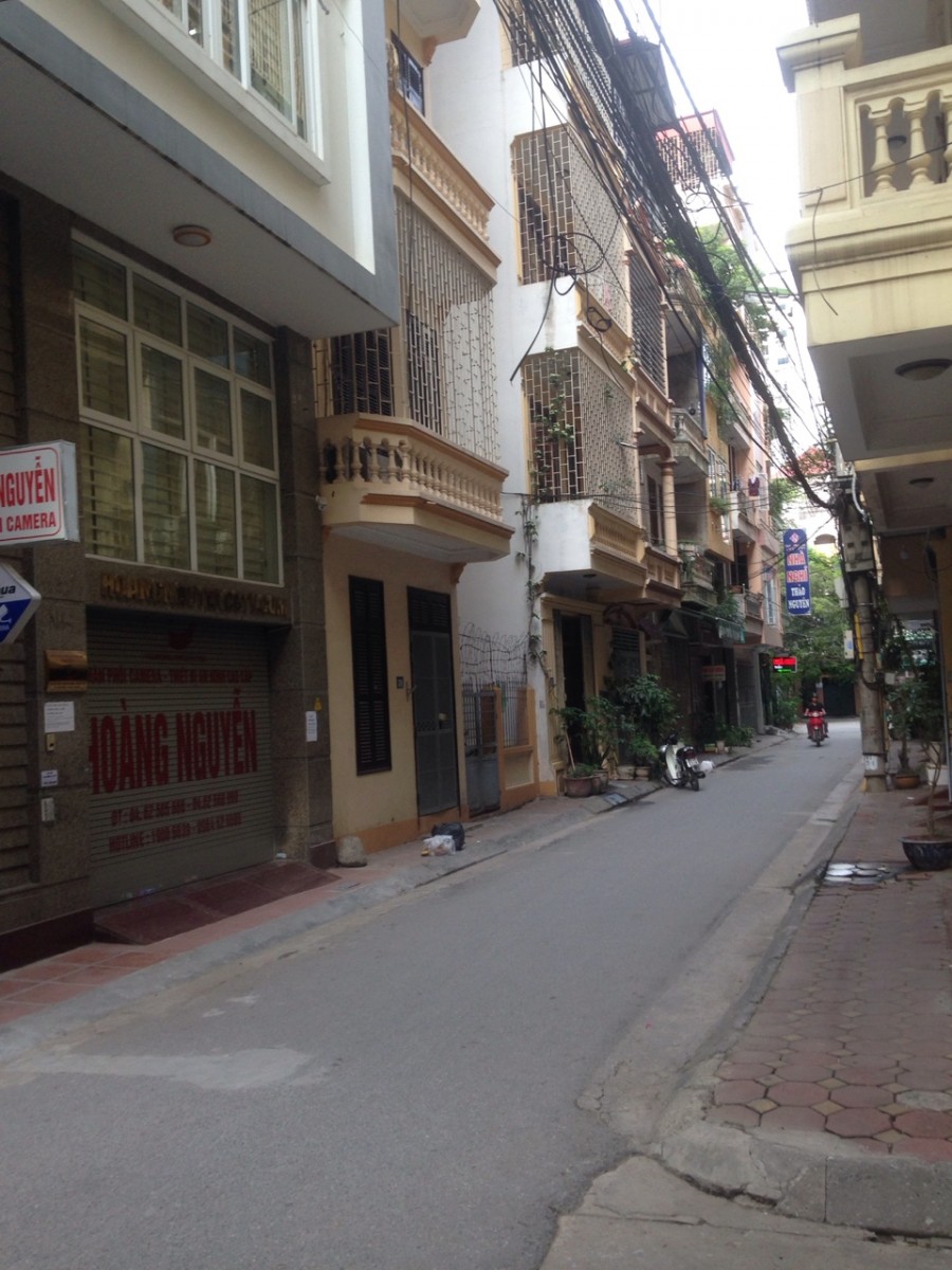 TRẦN VỸ PHÂN LÔ Ô TÔ CHẠY VÒNG QUANH