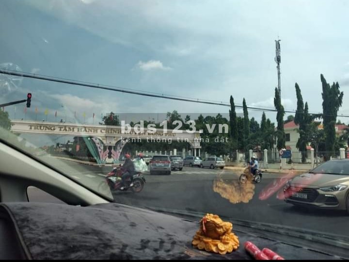 Bán gấp lô đất mặt tiền đường nhựa 28m ngay Đồng Phú