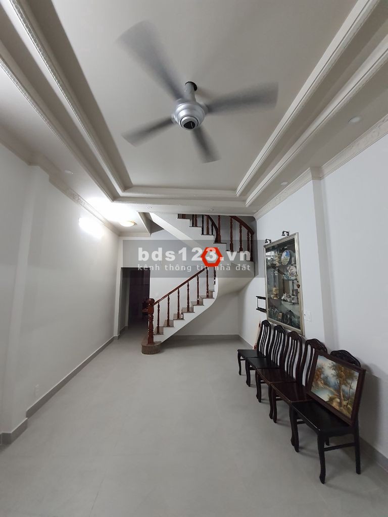 Mặt Tiền Công Viên Nguyên Hồng 4x18m trệt. 2lầu.