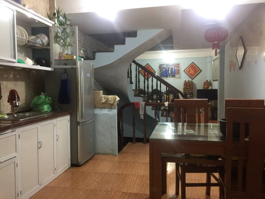 TRẦN VỸ PHÂN LÔ Ô TÔ CHẠY VÒNG QUANH