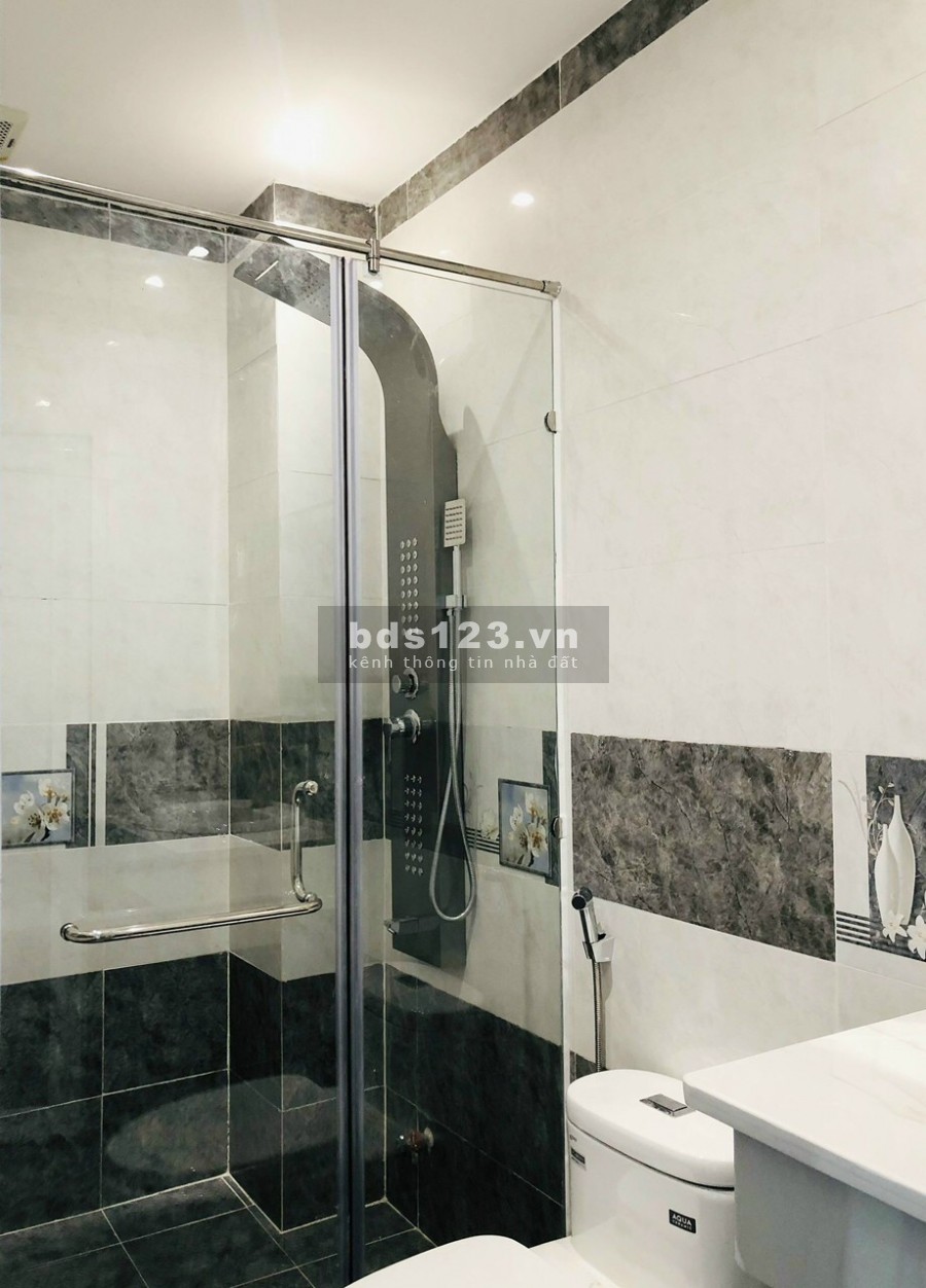 Nhà mặt tiền 4 tầng Nguyễn Hồng Đào. Gần Chợ Bàu Cát. Tân Bình. 15,5 tỷ