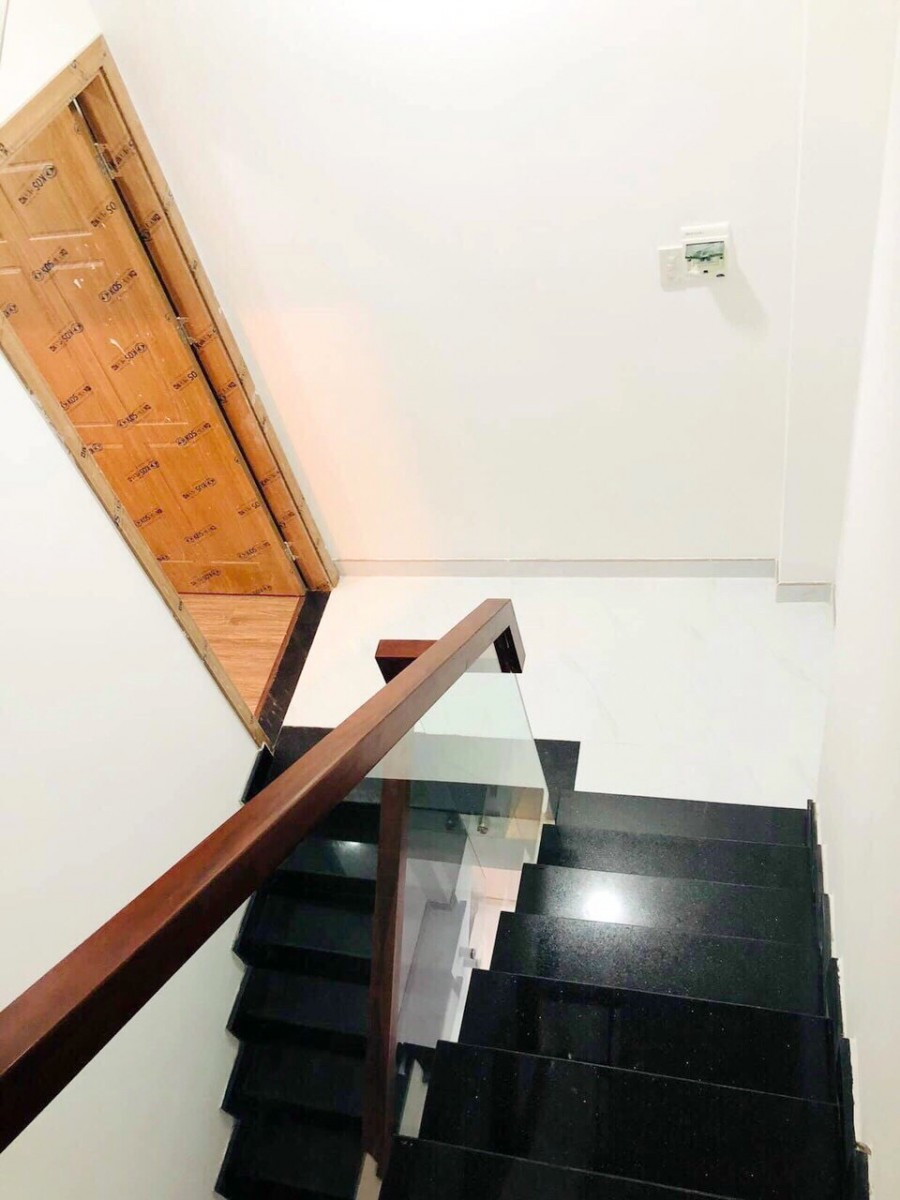 Nhà mới, 3 lầu hẻm ôtô gần MT đường Tám Danh P4 Q8