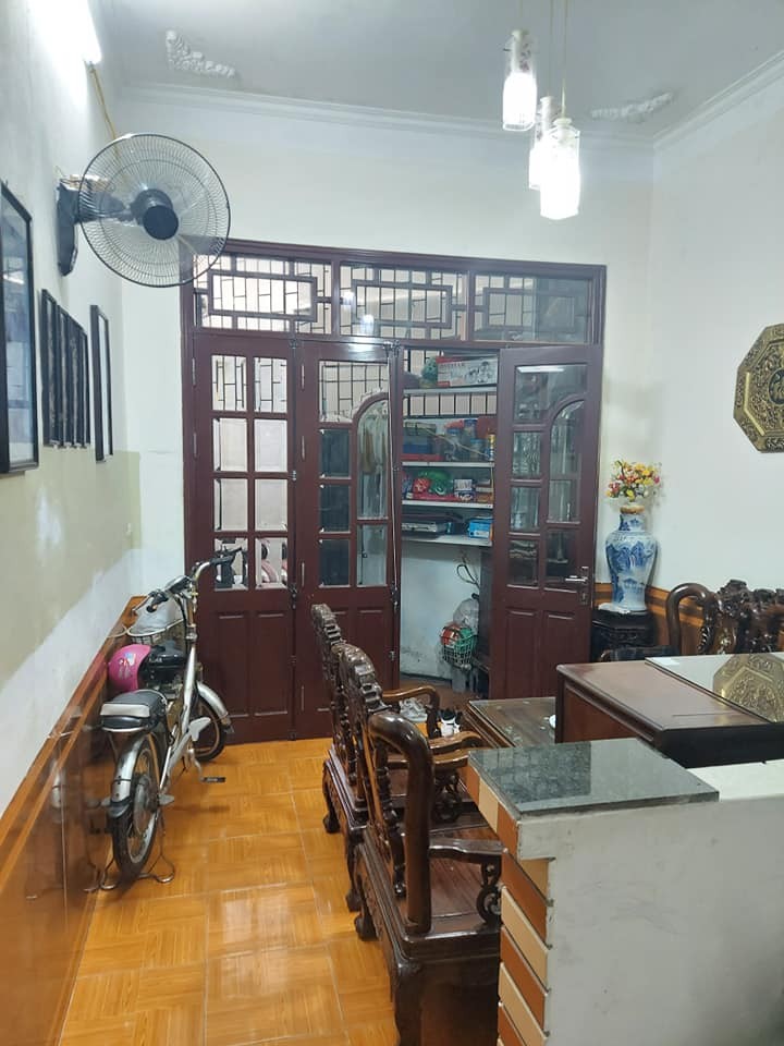 Hơn 2 tỷ nhà ngõ Vĩnh Hưng dt 42m 5 tầng sổ đỏ chính chủ