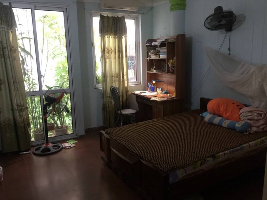 TRẦN VỸ PHÂN LÔ Ô TÔ CHẠY VÒNG QUANH