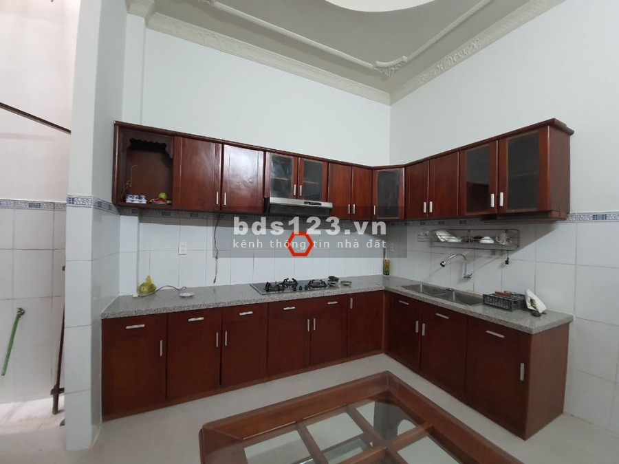 Mặt Tiền Công Viên Nguyên Hồng 4x18m trệt. 2lầu.