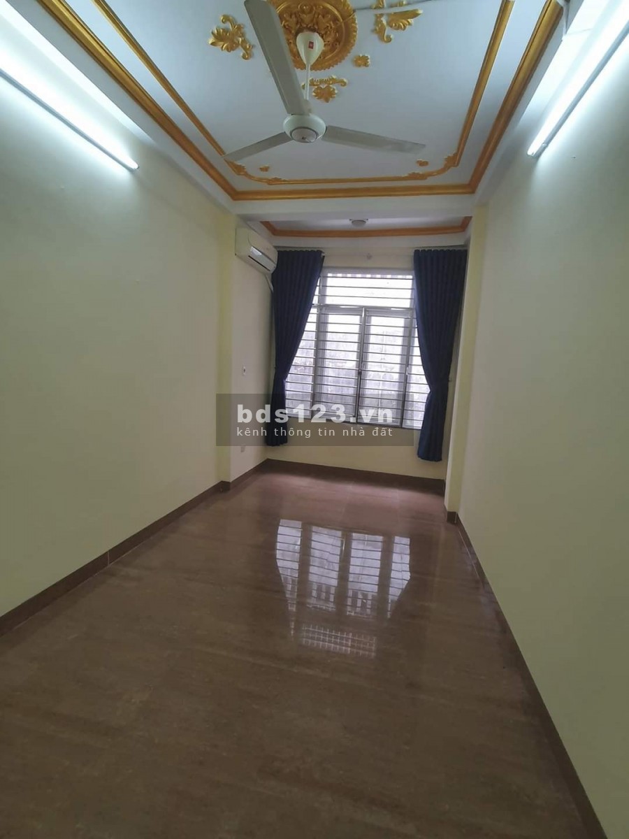 Gấp bán nhà ngõ Hào Nam cách 5m ra ô tô 39m2x4TxMT3.5m, 4.1tỷ