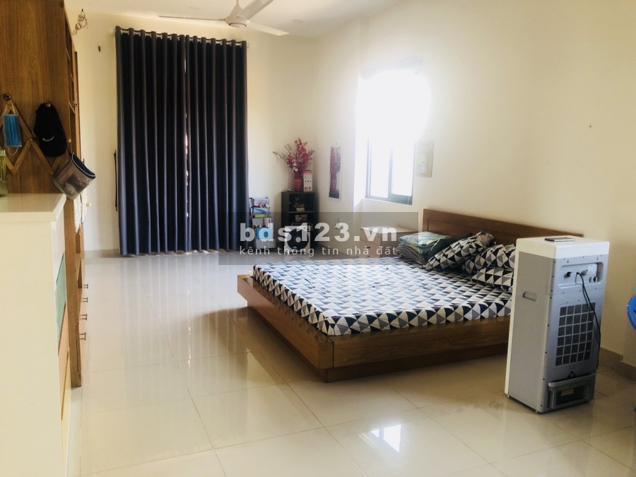 Biệt thự KDC BÁCH KHOA, 1 trệt 1 lầu 430m2, full nội thất, có sân rộng-vườn-gara oto