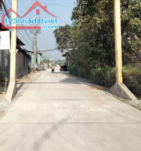Đi nước ngoài làm việc nên bán gấp lại đất nhà ở Tân An, có sổ riêng, bao sang tên công chứng