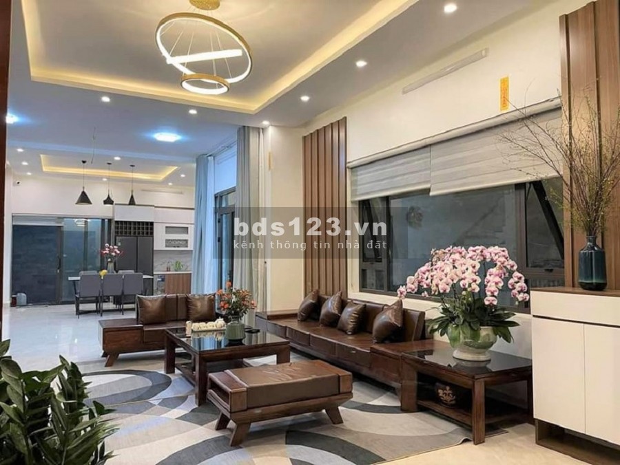 Biệt thự Châu Âu, Cầu Giấy. Vỉa hè, ô tô. DT 210m2 5T MT15m, nhỉnh 40 tỷ