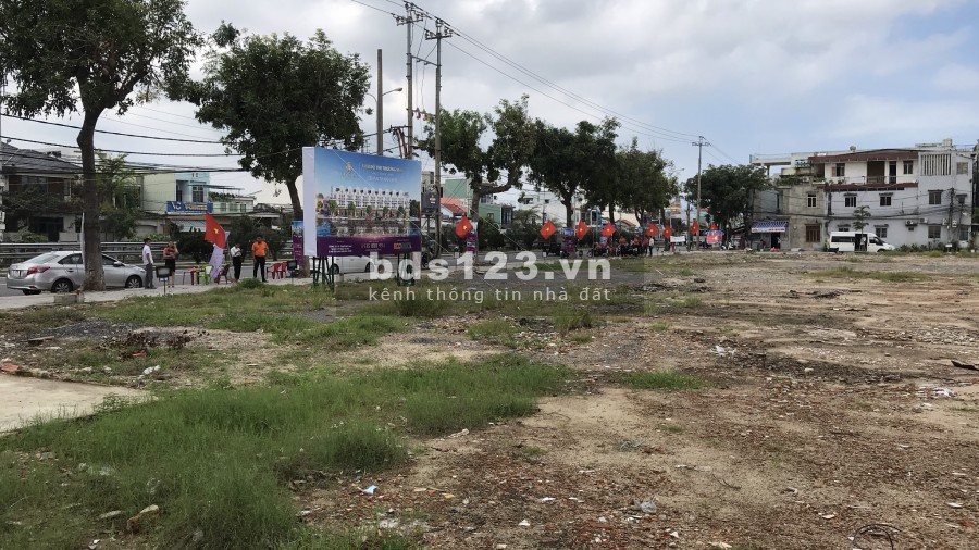 BÁN ĐẤT NỀN MẶT TIỀN ĐƯỜNG TRƯỜNG CHINH 200M2 CẠNH HẦM CHUI SÂN BAY