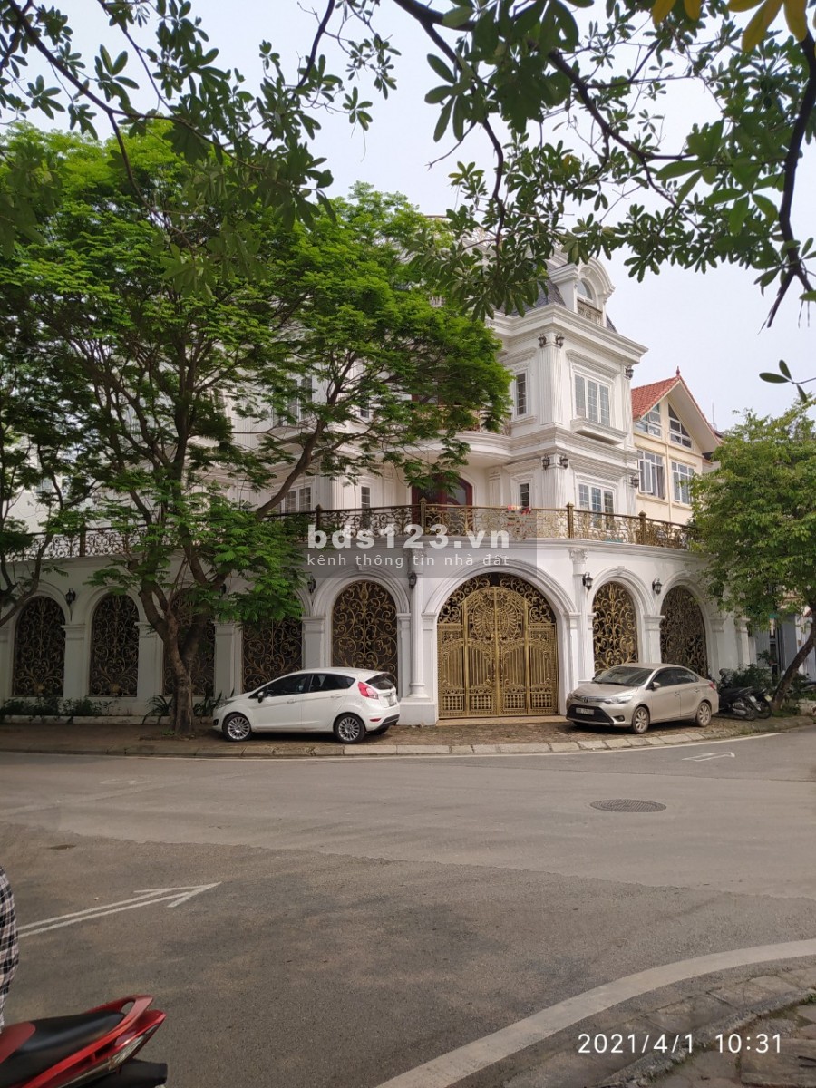 Cho thuê văn phòng lô góc, ngay ngã tư KĐT Sài Đồng