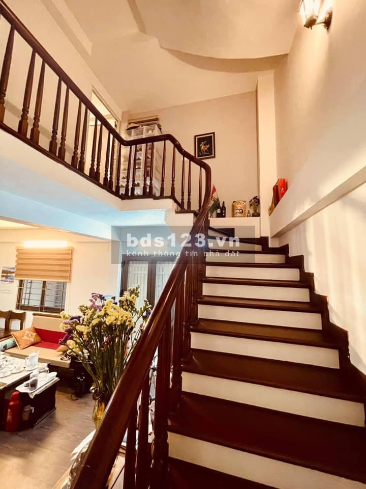 Bán nhà rộng, thiết kế hiện đại đường Nguyễn Văn Lộc diện tích 76 m^2 5 Tầng mặt tiền 5.6m, giá 5,1 tỷ