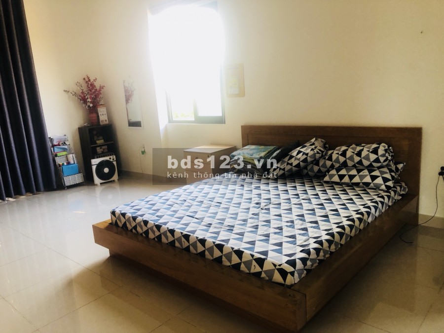 Biệt thự KDC BÁCH KHOA, 1 trệt 1 lầu 430m2, full nội thất, có sân rộng-vườn-gara oto