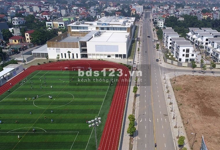 BÁN GẤP 103m2 Đất Ngọc Thụy, Long Biên ngõ ô tô thông, sổ vuông tờ A4, hơn 6 tỷ