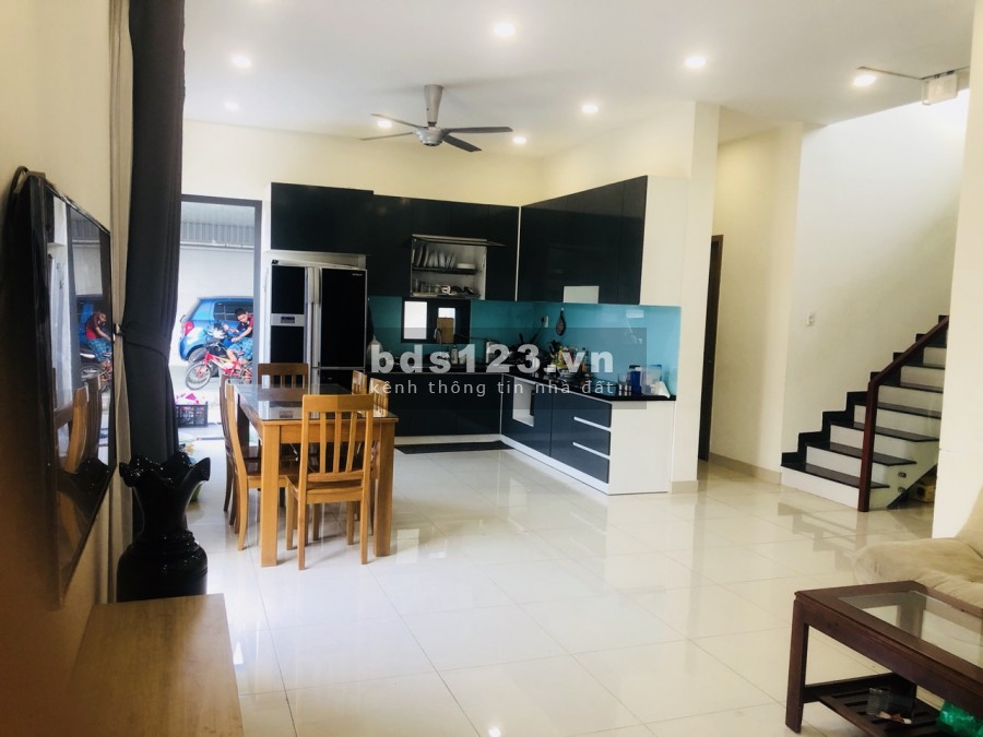 Biệt thự KDC BÁCH KHOA, 1 trệt 1 lầu 430m2, full nội thất, có sân rộng-vườn-gara oto