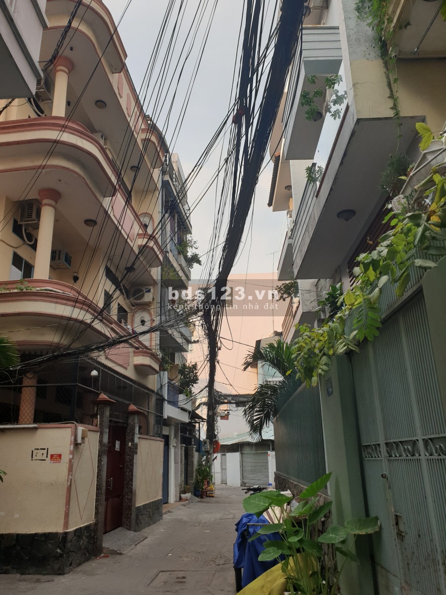 Bán nhà đẹp CMT8- Hồ Bá Kiện- Quận 10- 34m2- Giá 4.05 tỷ.