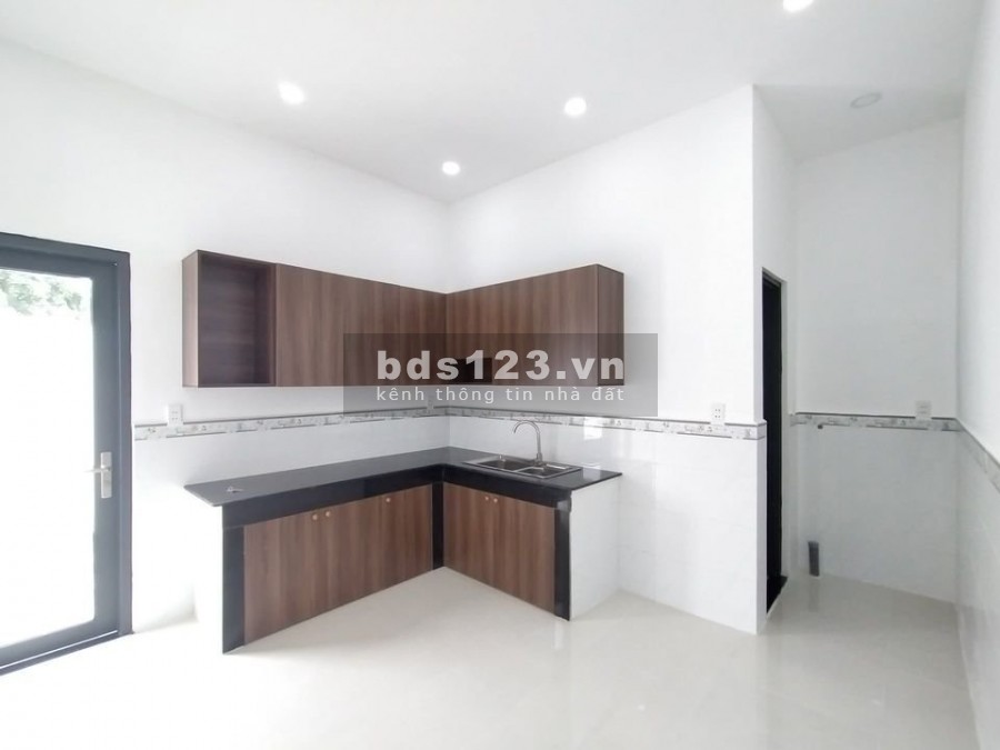 Bán gấp nhà nguyên căn 1 trệt, 1 lầu cách chợ Bình Chánh 3km, Đinh Đức Thiện 1 tỷ 17 SHR