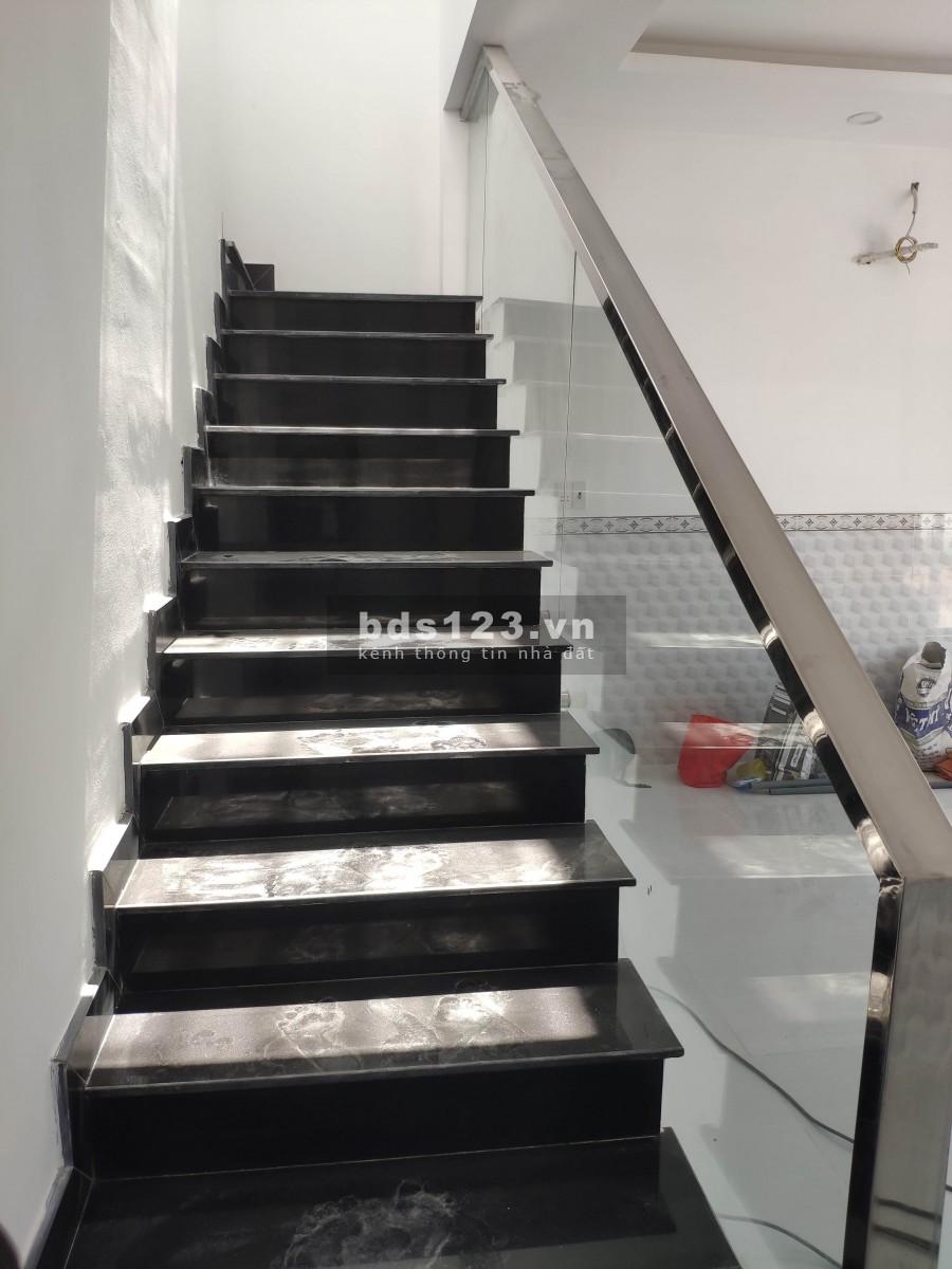 Bán gấp nhà nguyên căn 1 trệt, 1 lầu cách chợ Bình Chánh 3km, Đinh Đức Thiện 1 tỷ 17 SHR